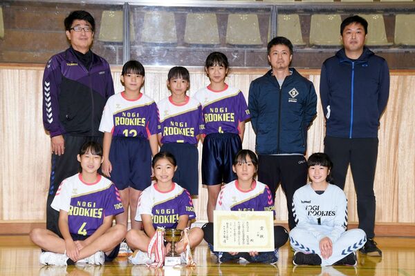 女子優勝の野木ＪＨＣルーキーズ
