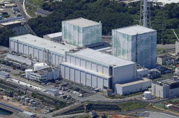 東京電力福島第1原発の5号機(左)、6号機=2023年8月(共同通信社ヘリから)