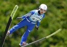 女子は１８歳の佐藤柚月が優勝