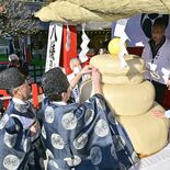700キロの巨大鏡餅奉納　高根沢の安住神社　昇り竜のごとく良い新年願う