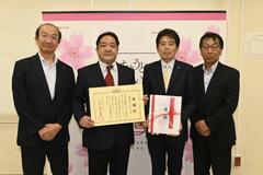 ふるさと納税で ３００万円寄付