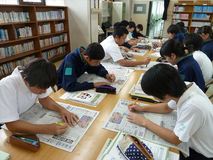 新聞の特徴知る／真岡市物部中