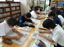 新聞の特徴知る／真岡市物部中