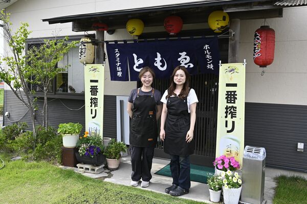 店を切り盛りする田崎さん親子