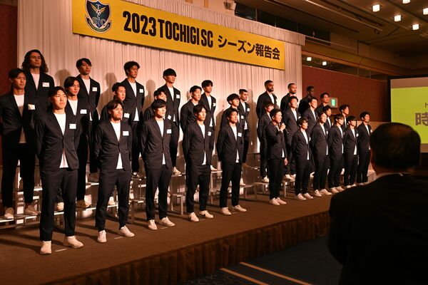 シーズン報告会に出席した栃木ＳＣの選手ら＝宇都宮市内