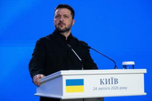 記者会見するウクライナのゼレンスキー大統領=24日、キーウ(ゲッティ=共同)