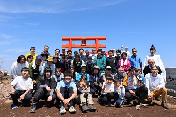 開山神事には約50人が参加した