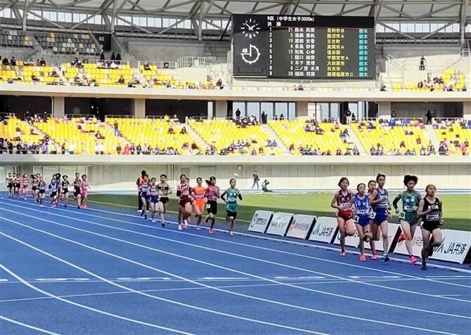 接戦を繰り広げる9区の選手たち