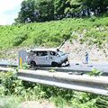 東北道で重体交通事故 普通貨物自動車が大破