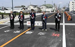 佐野の「大橋」架け替え完了、開通　安全配慮し歩道連続照明など設置　交通…
