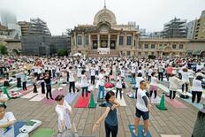 築地本願寺で「国際ヨガの日」