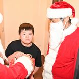 サンタＤＥメリクリ　鹿沼市社協、児童にケーキ届ける　30軒を訪問