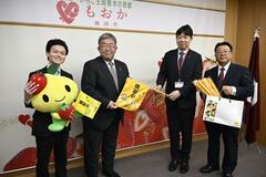 市内小学校に横断旗