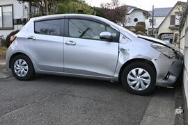 那須塩原で車が塀に衝突　運転男性が意識不明の重体