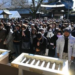 栃木県内、穏やかな新年　「新たな気持ちで頑張りたい」　宇都宮二荒山神社に多くの初詣客