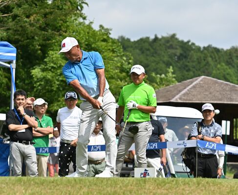 55位スタートとなった崎山（手前）＝イーストウッドＣＣ