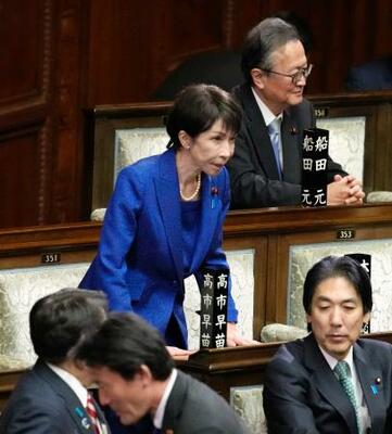 　衆院本会議に臨む高市首相＝２３日午後０時５２分