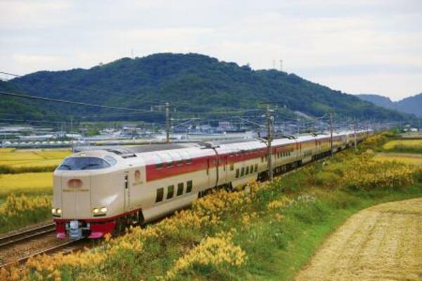 　寝台特急「サンライズ瀬戸・出雲」（ＪＲ西日本提供）