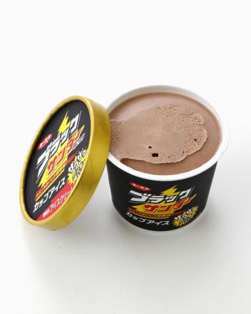 　有楽製菓の「ブラックサンダーカップアイス」