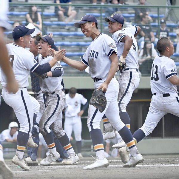 九回2死から逆転劇 積極打法が勝ち越し打を生む 栃工が秋春王者の佐野