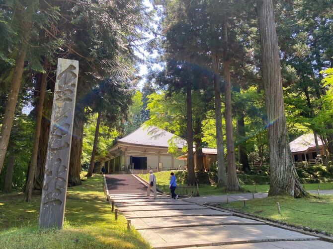 観光地としても有名な岩手県の世界遺産「中尊寺金色堂」