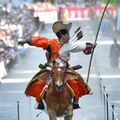 砂煙上げ疾走、射手の美しい所作に歓声　日光東照宮で流鏑馬　18日には武者行列も
