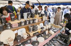 初日来場者は5万人超　「益子春の陶器市」にぎやかに開幕