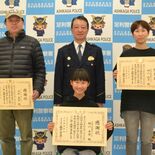 側溝に落下し、横たわった高齢男性を救出　小学生が発見　足利署が３人に感…