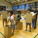小学校で防災宿泊体験　親子参加、体育館で一夜を過ごす