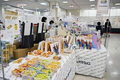 全国５０社の商品 「文具博」に集結