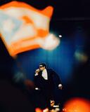 グラミー賞受賞のスーパースター、バッドバニーが初来日公演で「音楽に言語は関係ない。それと愛にも」