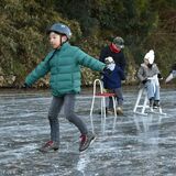 栃木の天然氷スケート場、今季の一般利用スタート、親子連れ続々　土日祝日に開場