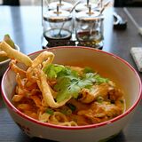 ココナッツとスパイスのまろやかさ　カオソーイ 鶏肉のココナッツカレーヌードル　ジャスミン アンジェロ（那須塩原）