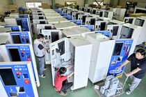 新紙幣対応で両替機製造大忙し