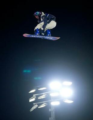 　女子ビッグエア決勝　ジャンプする村瀬心椛＝リビーニョ（共同）