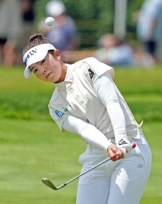 　第３ラウンド、通算９アンダーで７位に浮上した山下美夢有＝ブライズフィールドＣＣ（共同）