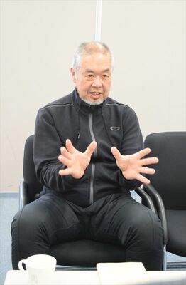 映画「決断」の見どころを語る安孫子監督