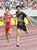 男子４００メートルで２位となったミズノの佐藤風（右）＝国立競技場、広瀬華撮影