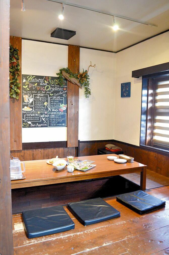 小上がり掘りごたつ式の座敷個室