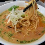 【ミヤコレ】濃厚スープ、後引くピリ辛　辣肉白湯麺（檜食堂）