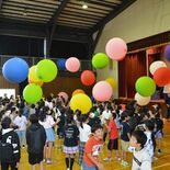 友沼小創立150周年に歓声　野木で式典、サイエンスショーも