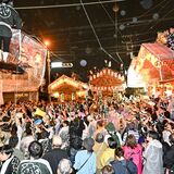 絢爛豪華、彫刻屋台の競演　市最大のイベント「鹿沼秋まつり」彫刻屋台26台が来場者魅了