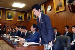 佐藤副長官、就任後初あいさつ