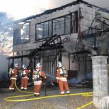 栃木市で建物火災、住宅と物置が全焼