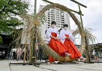 宇都宮二荒山神社で茅の輪くぐり
