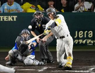 阪神、ソフトバンクが王手
