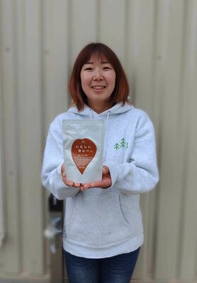 「いとしいカレー」をPRする森林ノ牧場の菅原取締役