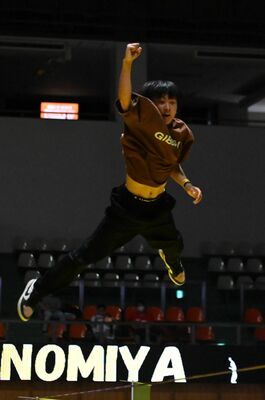 大技を成功させガッツポーズする中村陸人選手