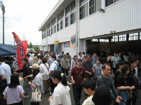 多くの来場者でにぎわった「楽市楽座」