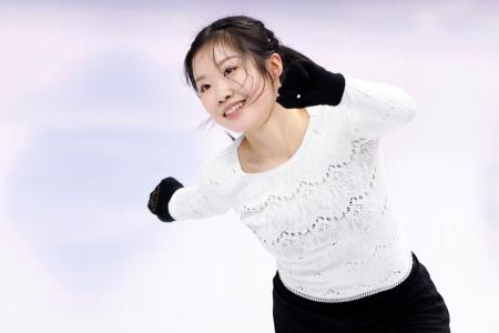 　公式練習で調整する中井亜美＝プラハ（共同）